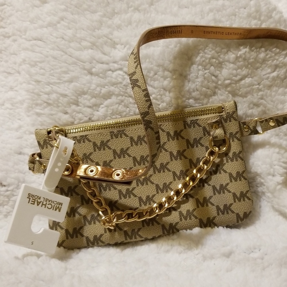 Michael kors wristlet
